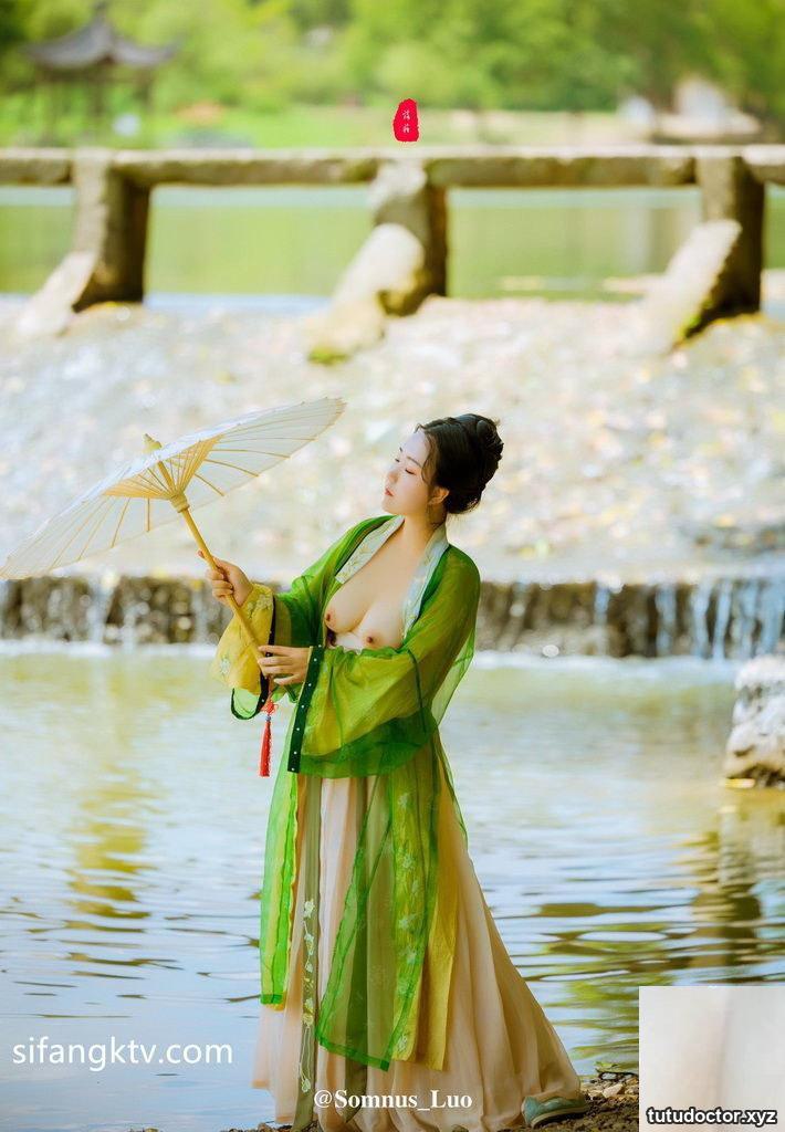 Chinese model Luosus antique style breast photo · photo 25 of 35