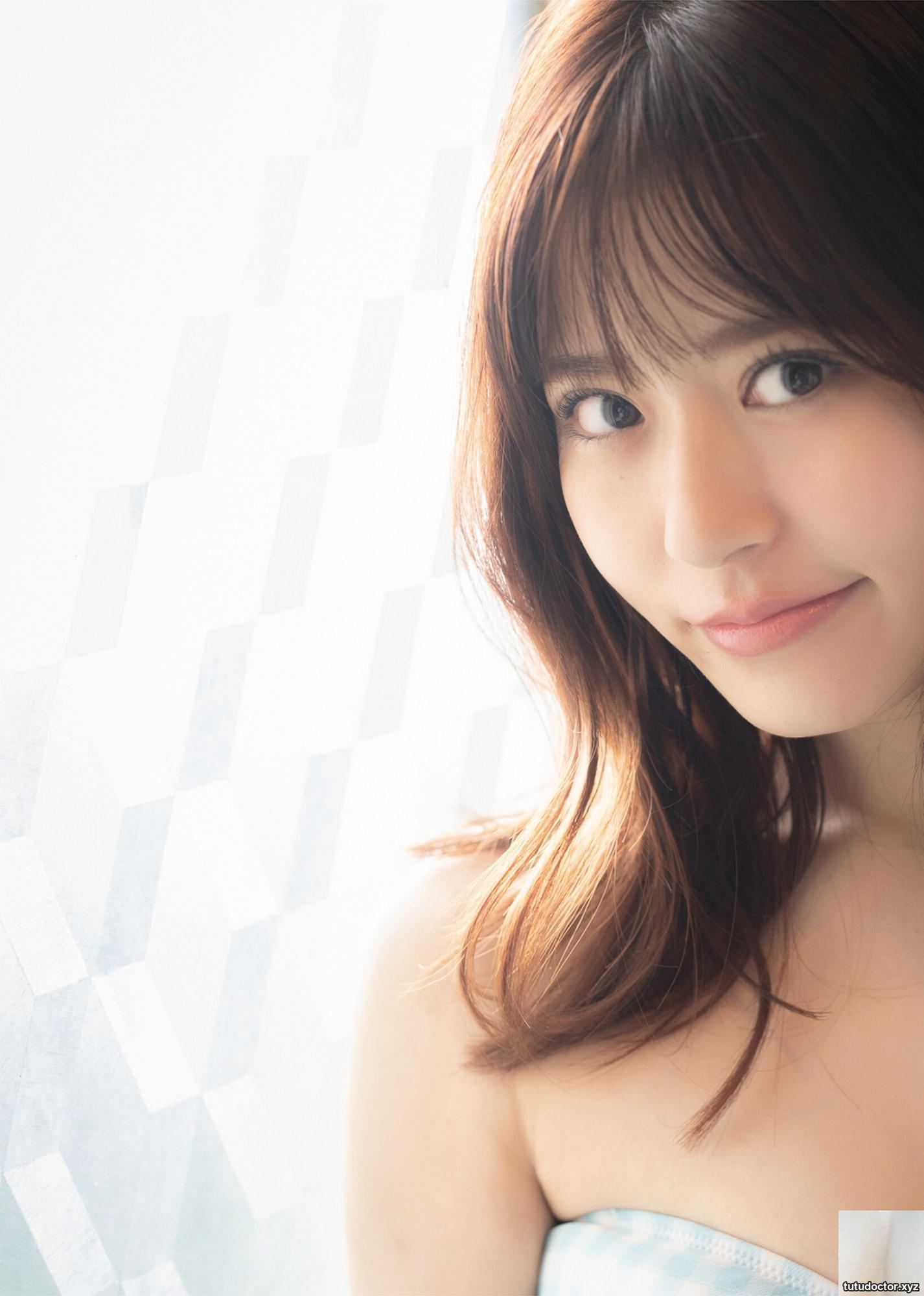 The idol took off her perfect body in a shocking way and was · photo 2 of 17