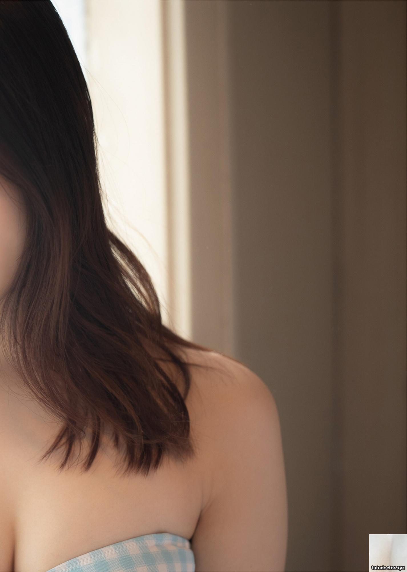 The idol took off her perfect body in a shocking way and was · photo 3 of 17