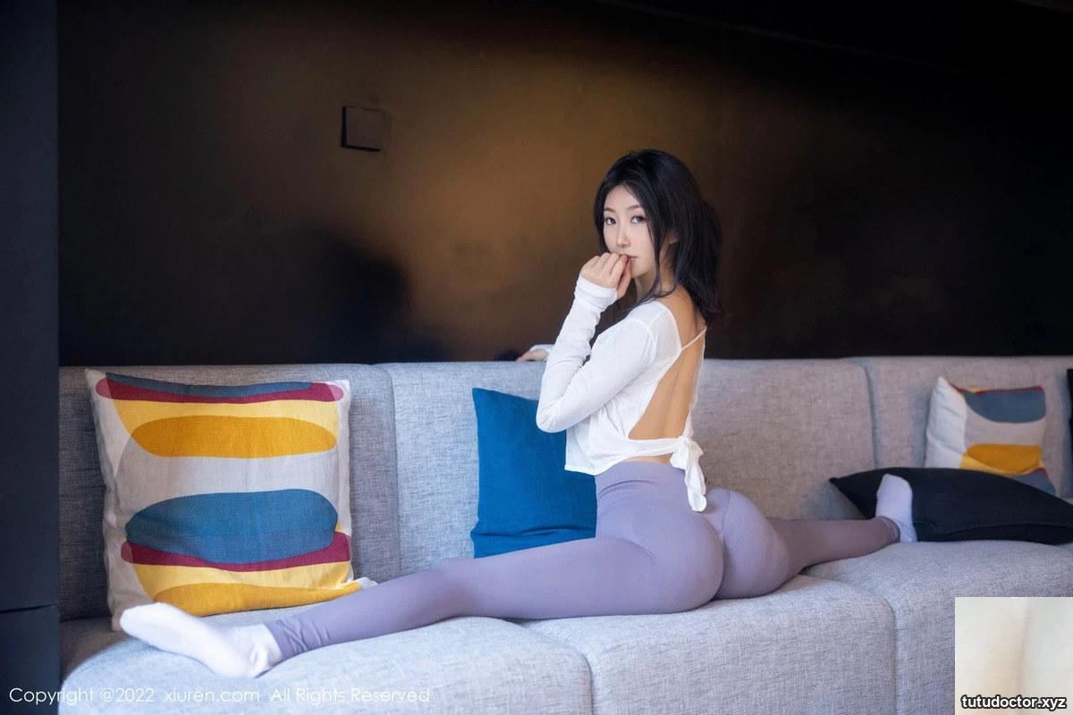 XiuR Susuas white top and gray yoga pants look graceful and · photo 90 of 92
