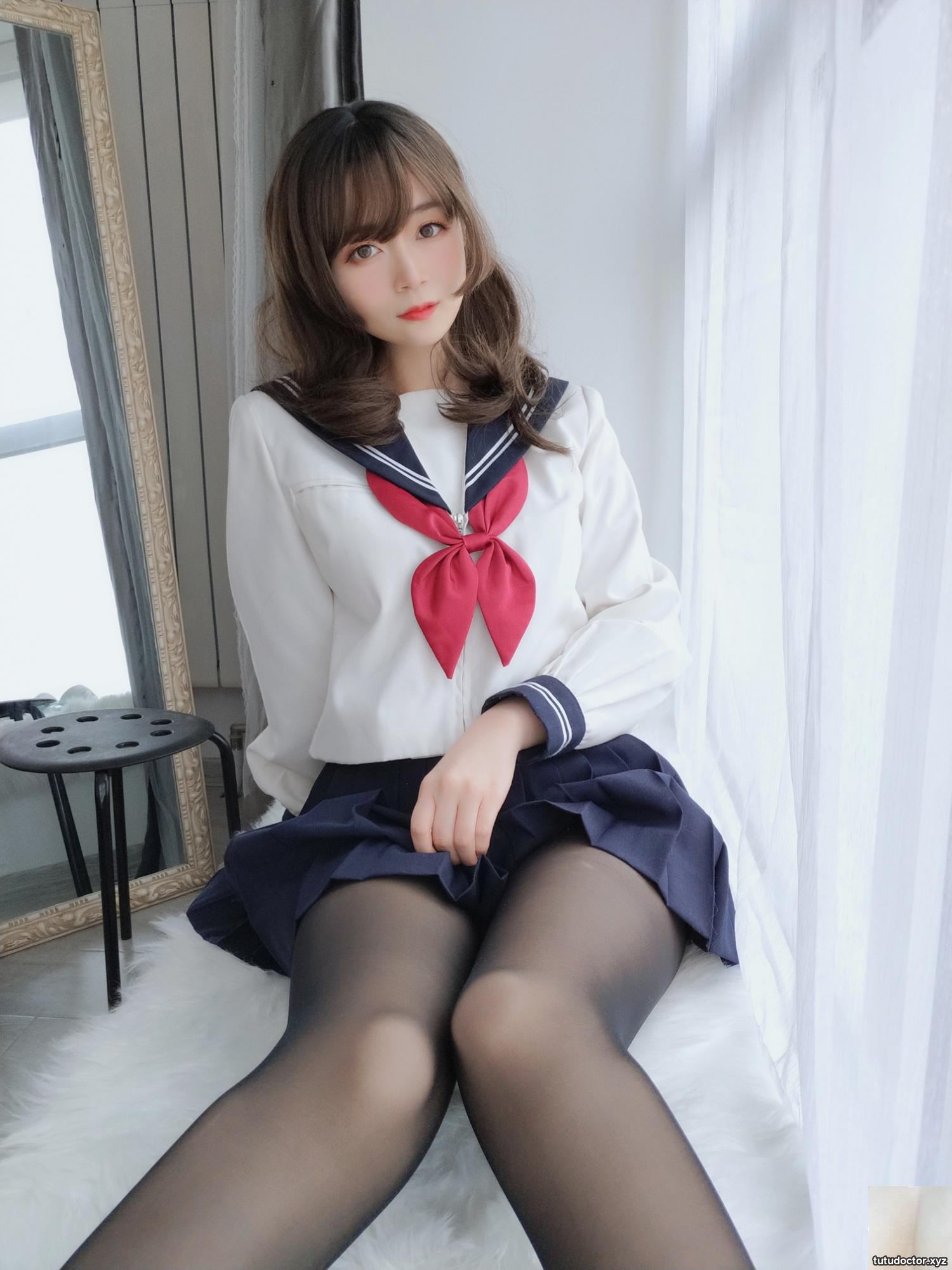 Silver 81 Cute Girl in Black Stockings harmlessly exposes her · photo 17 of 17