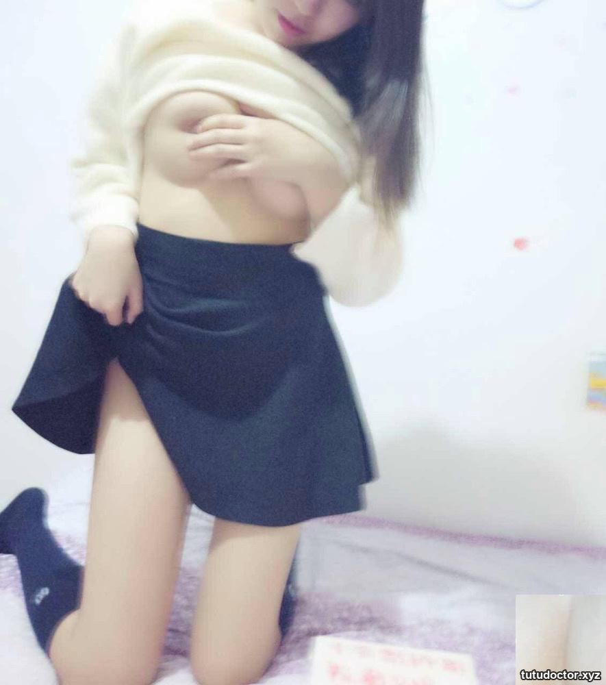 Coquettish little bitch · photo 5 of 16