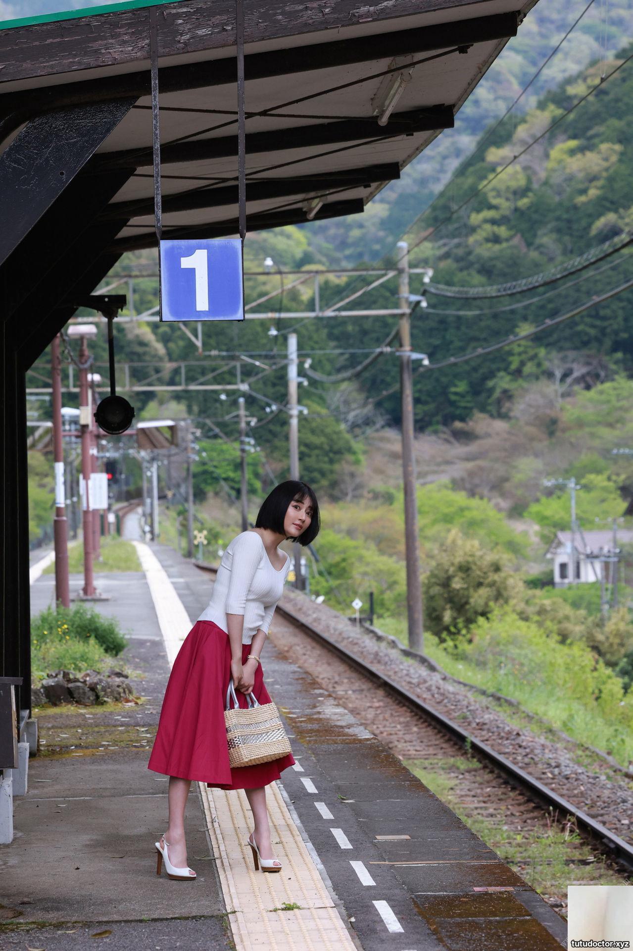 Manami Shindo Queens · photo 2 of 146