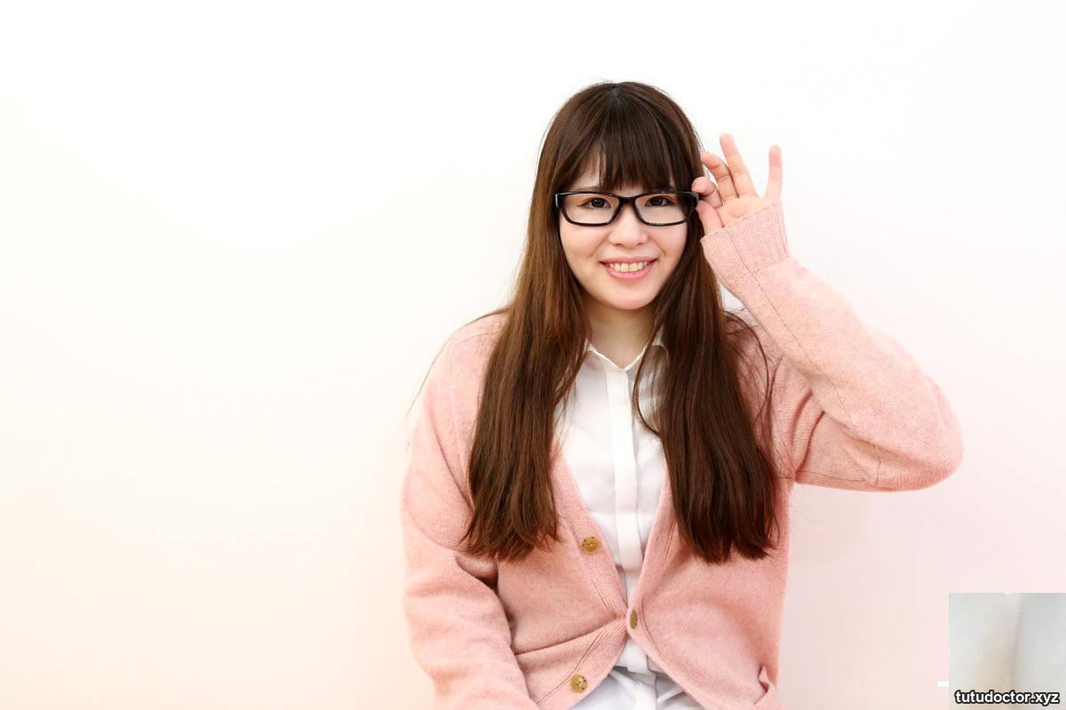 A girl with glasses who loves oral sex · photo 2 of 44