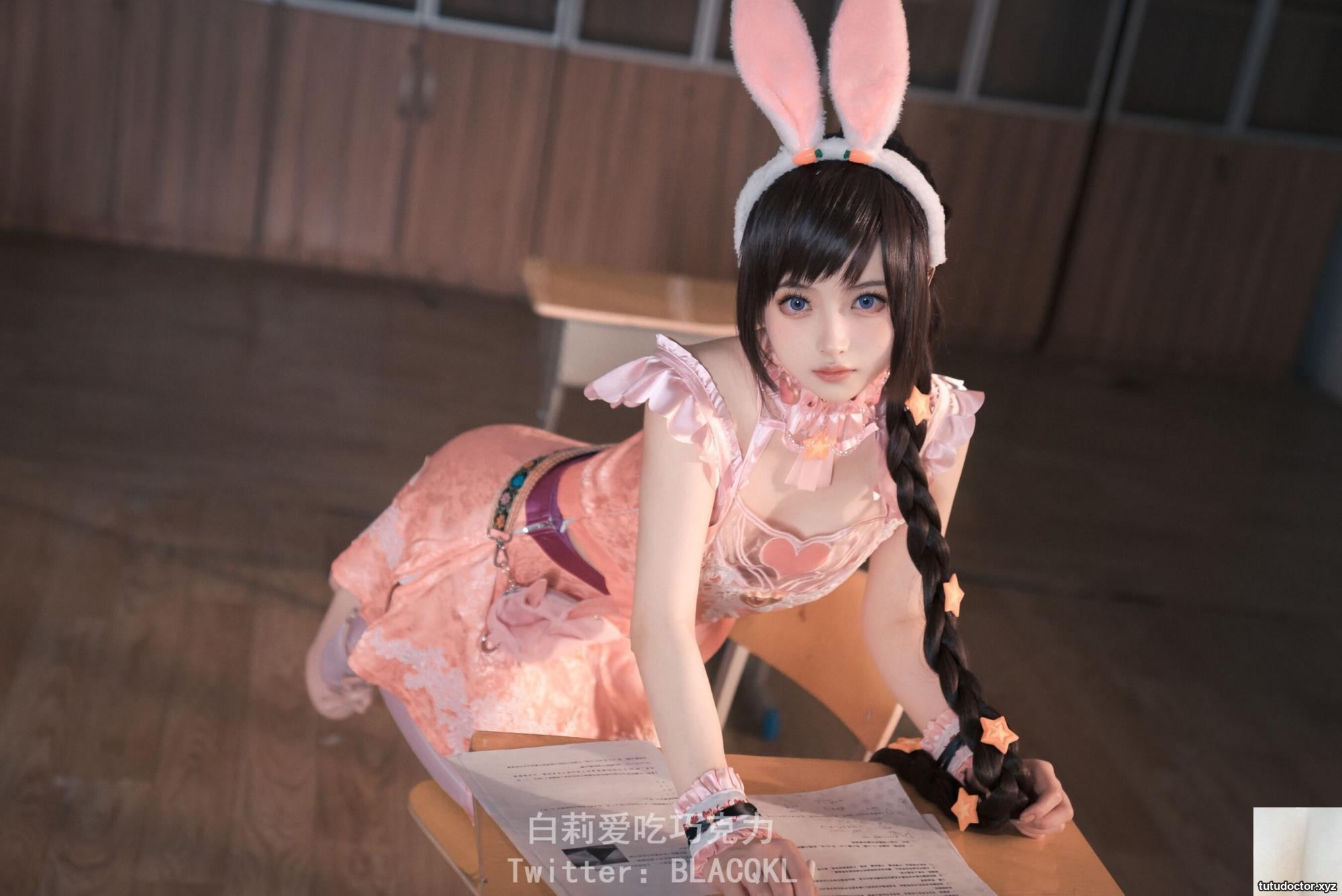Bai Li loves to eat chocolate “Xiao Wu” (94P