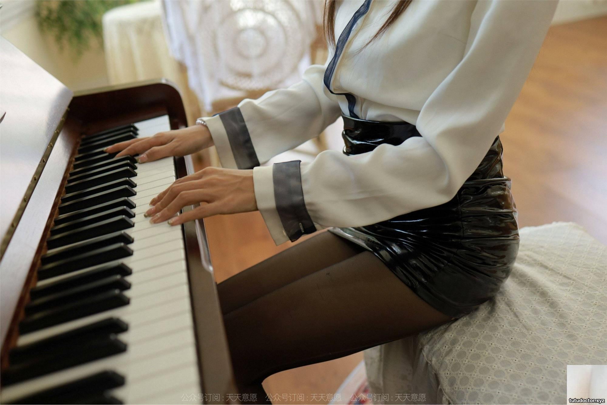 Issika Mikos Heyss Piano Music · photo 26 of 95