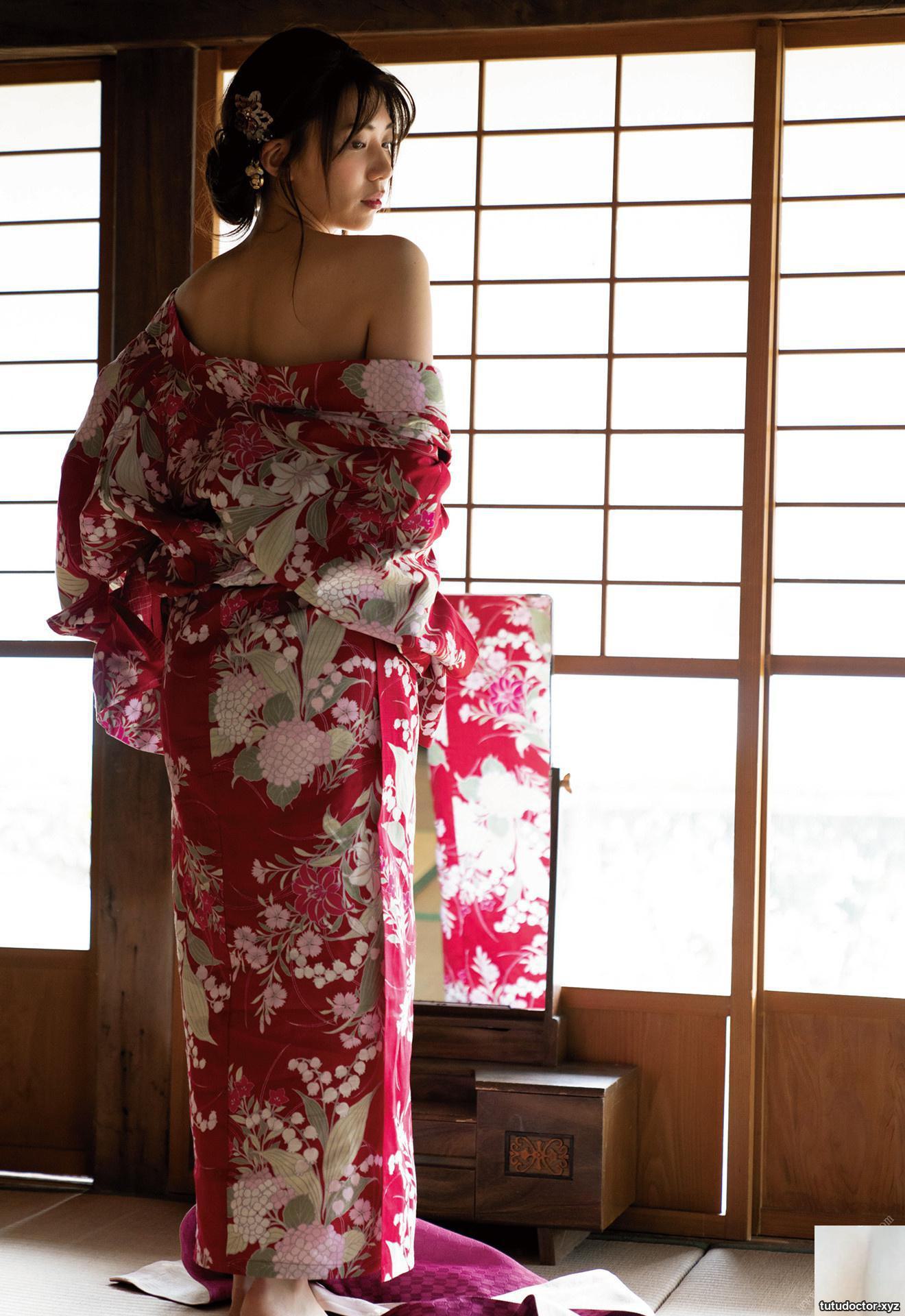 Very beautiful and sexy with excellent proportions · photo 15 of 26