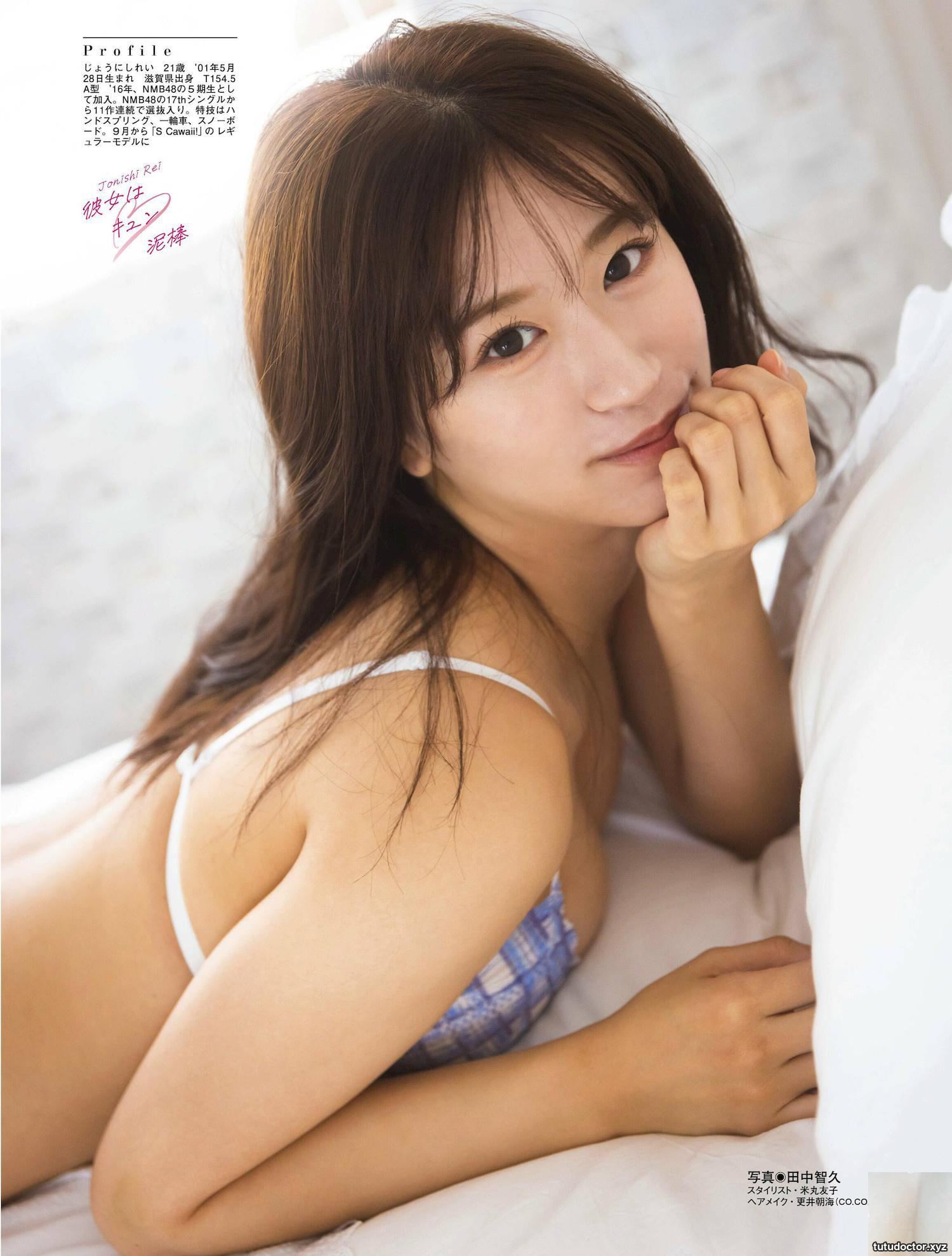 Big breasts idol photo shows full of alluring perspective. Net · photo 10 of 12