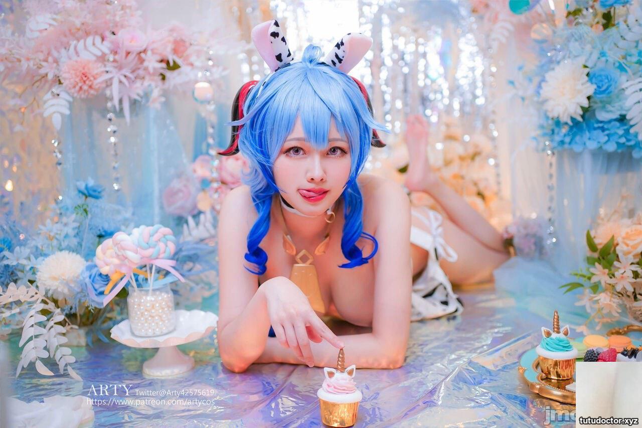 Chinese model Xiaojie · photo 10 of 19
