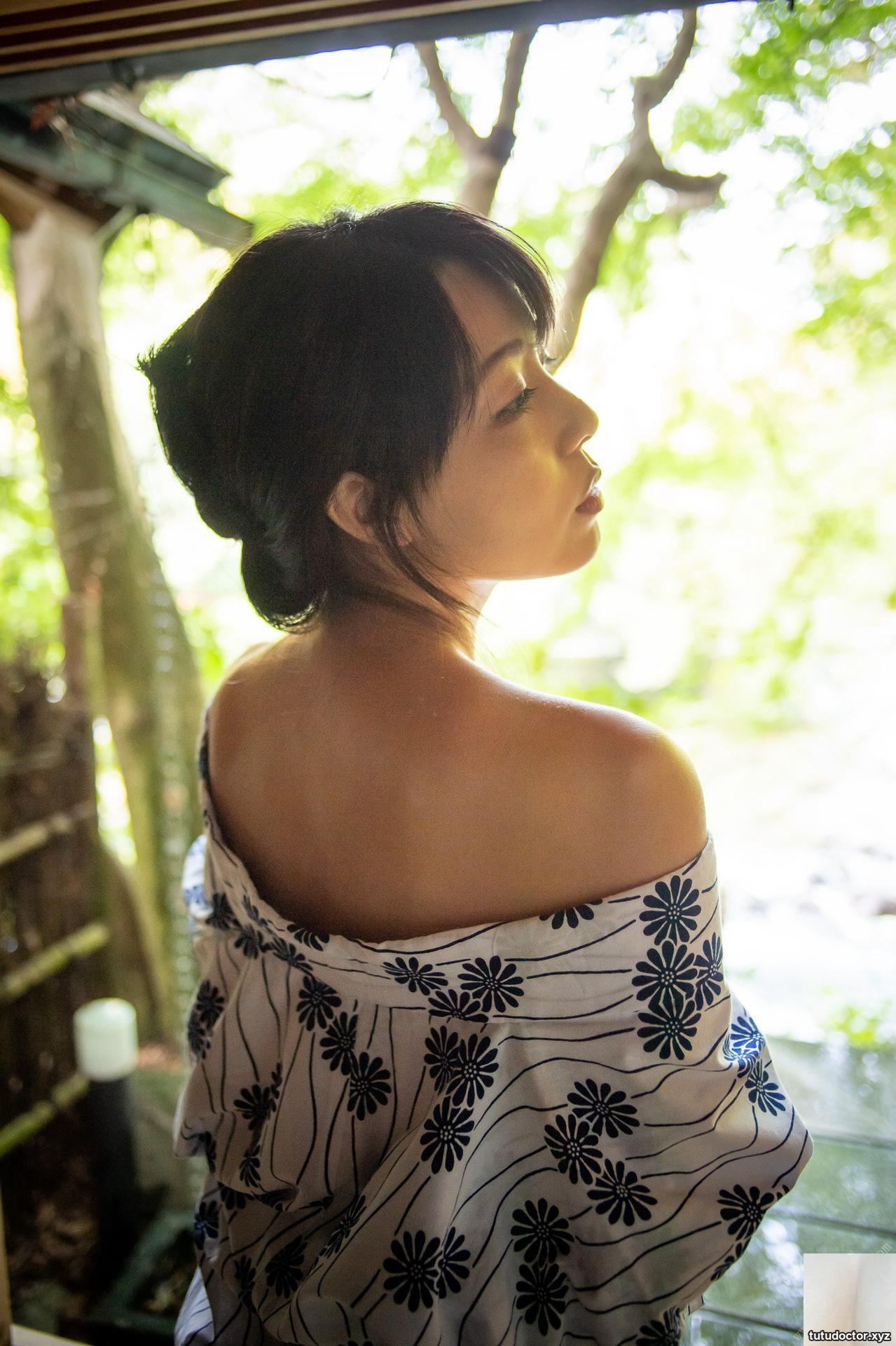 Reiko Nagaoka Karen Weekly Contemporary Digital Photo Collection · photo 25 of 65