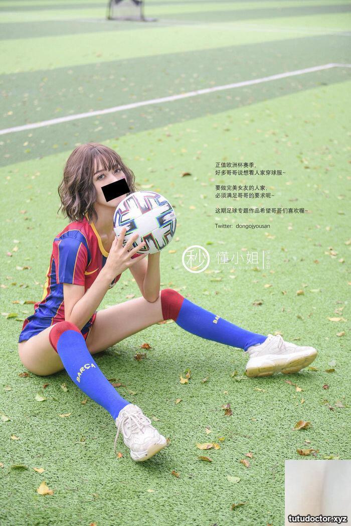 Short-haired soccer girl exposes her pussy outdoors and has a · photo 3 of 52