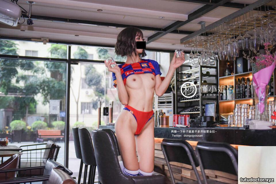Short-haired soccer girl exposes her pussy outdoors and has a · photo 42 of 52
