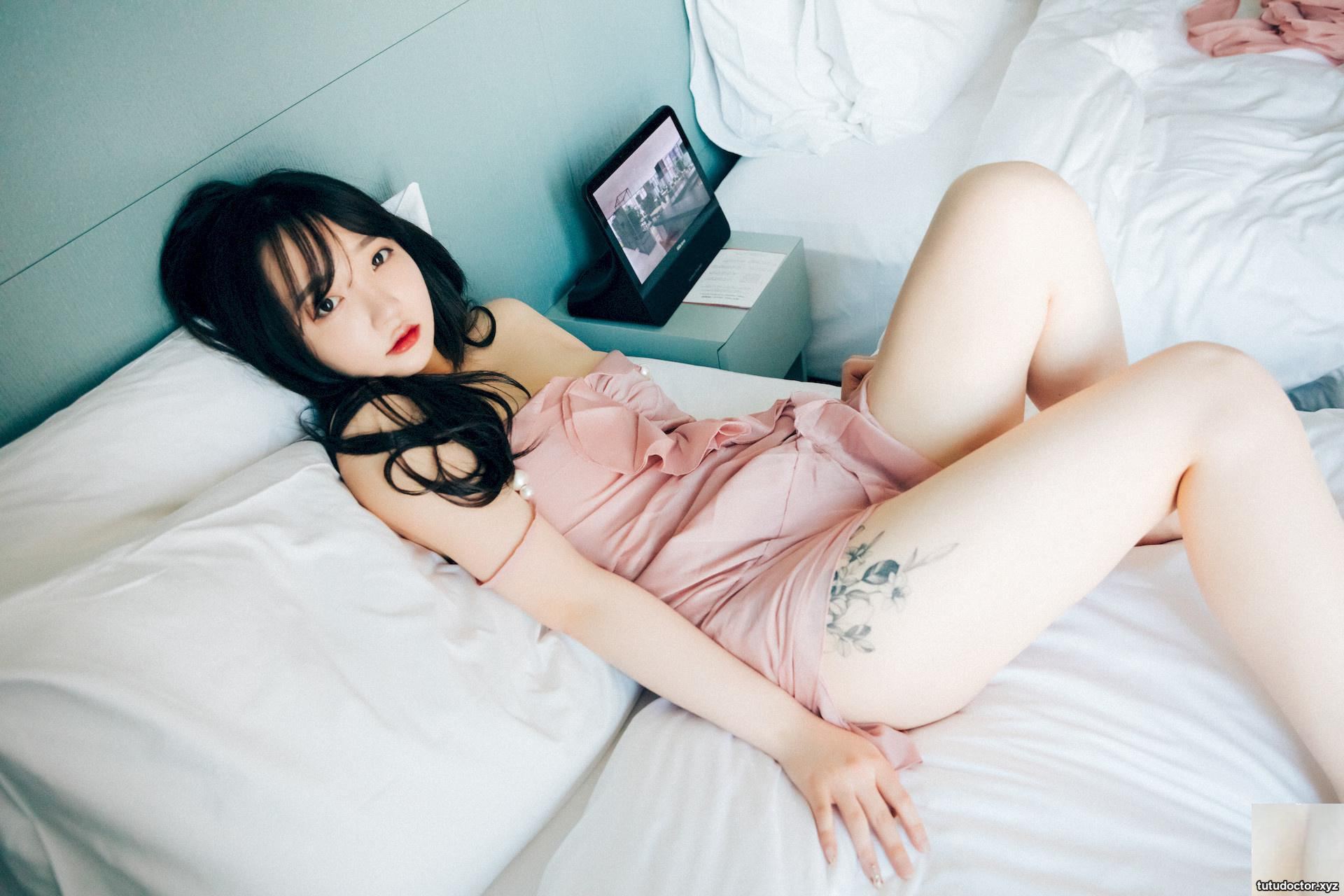 Korean young girls are tied up in various seductive postures… I · photo 7 of 34