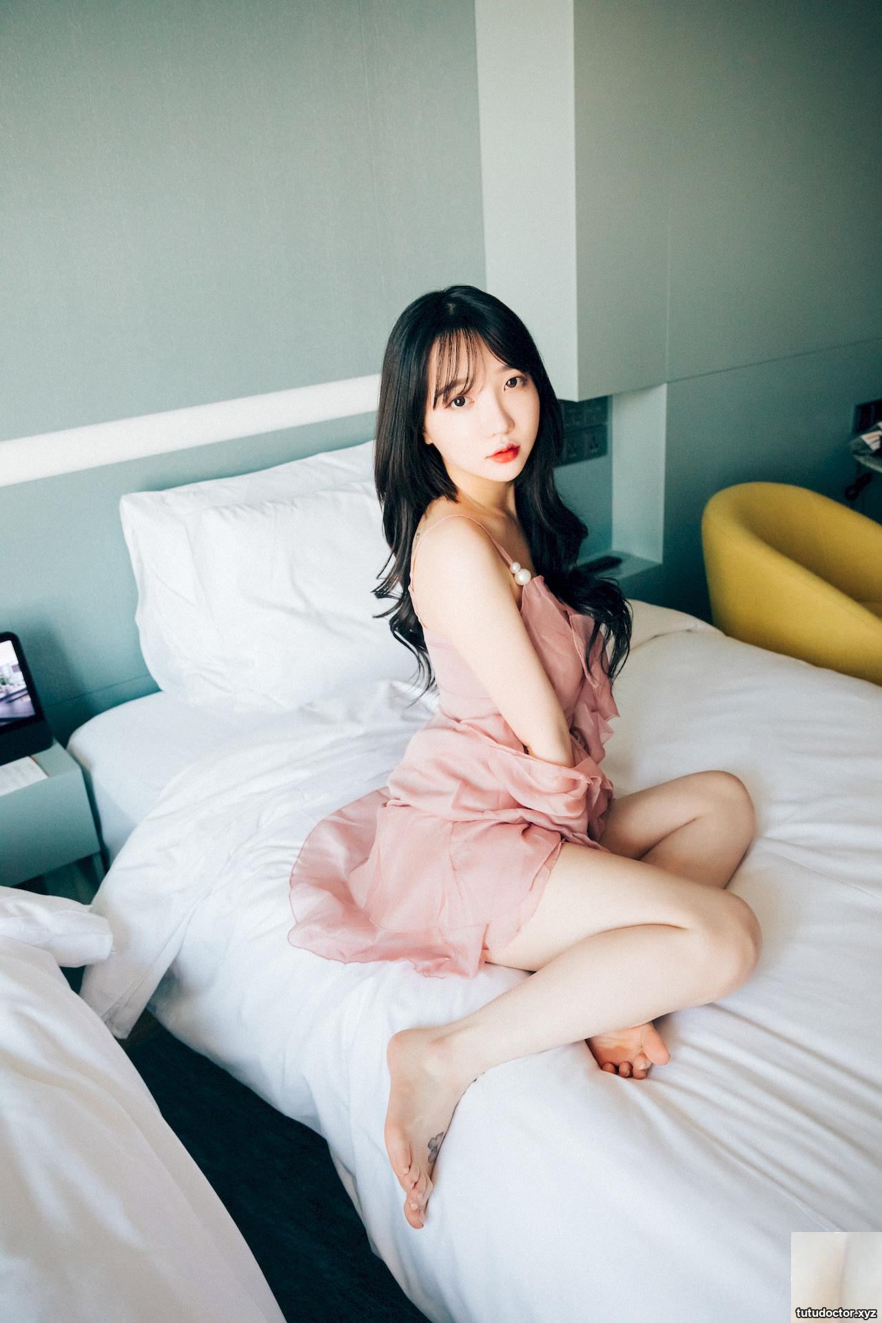 Korean young girls are tied up in various seductive postures… I · photo 8 of 34