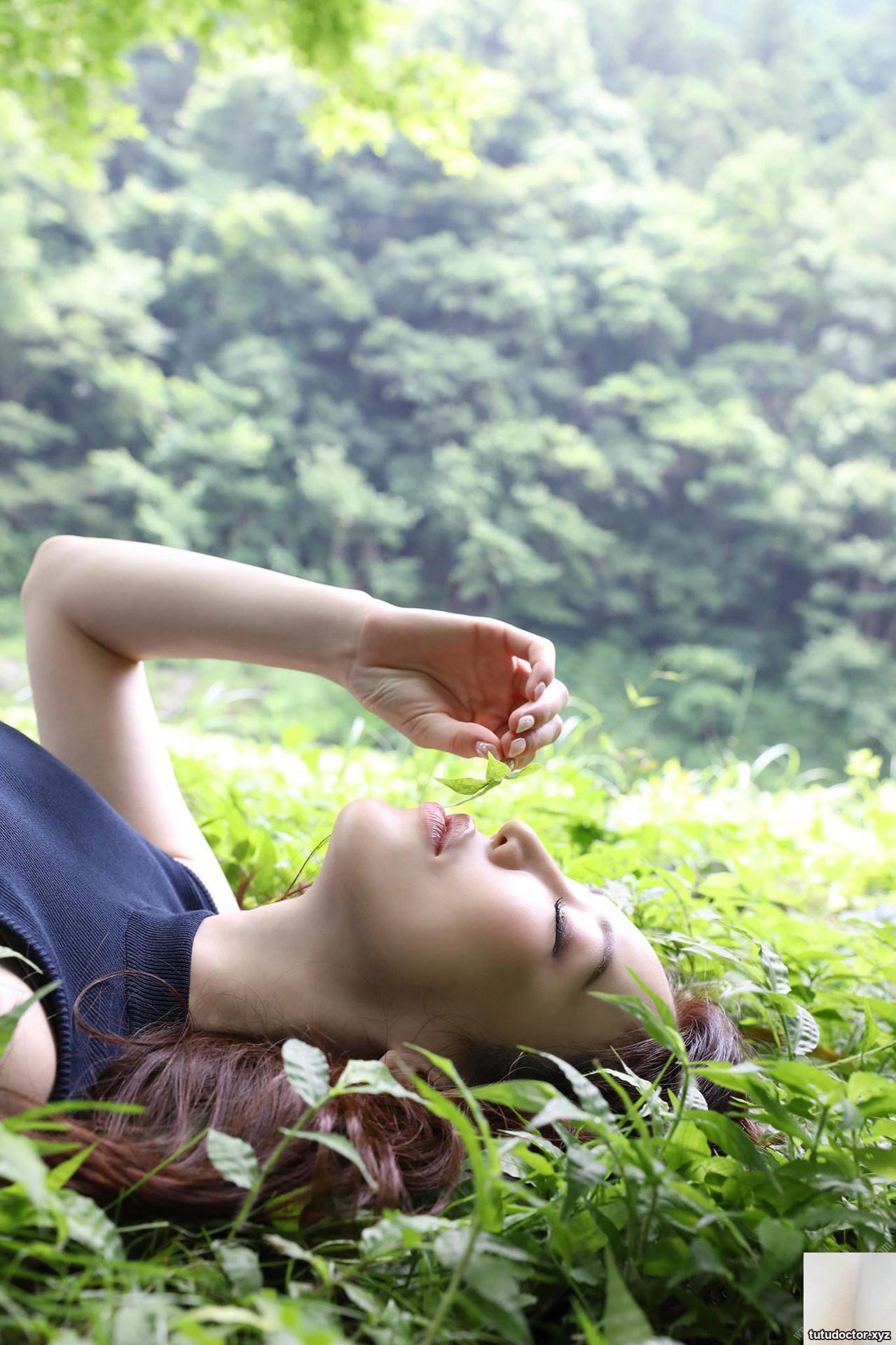 (Iwamoto Kazuko) The mature woman sticks out the hot headlights and the lines behind her are more attractive (28P)