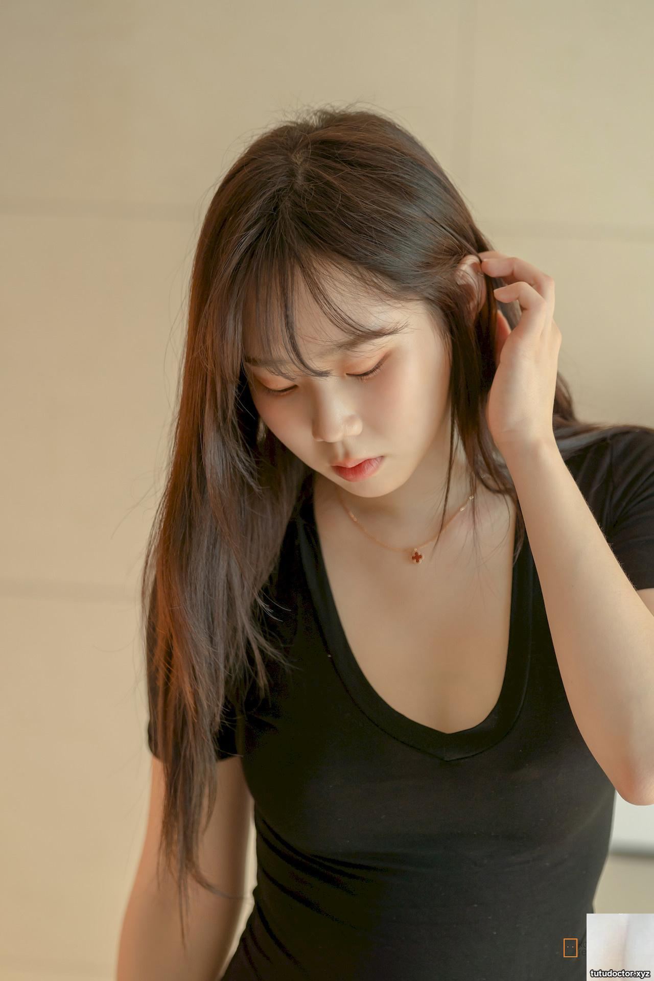 Korean girl has breasts, good looks and a body that can be · photo 46 of 54