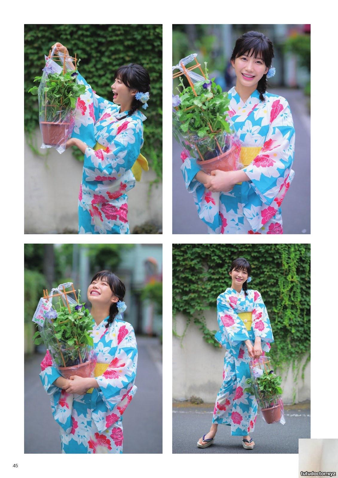 Beautiful girl in yukata · photo 2 of 11