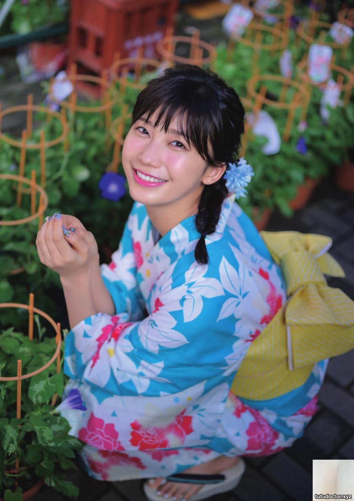 Beautiful girl in yukata · photo 5 of 11