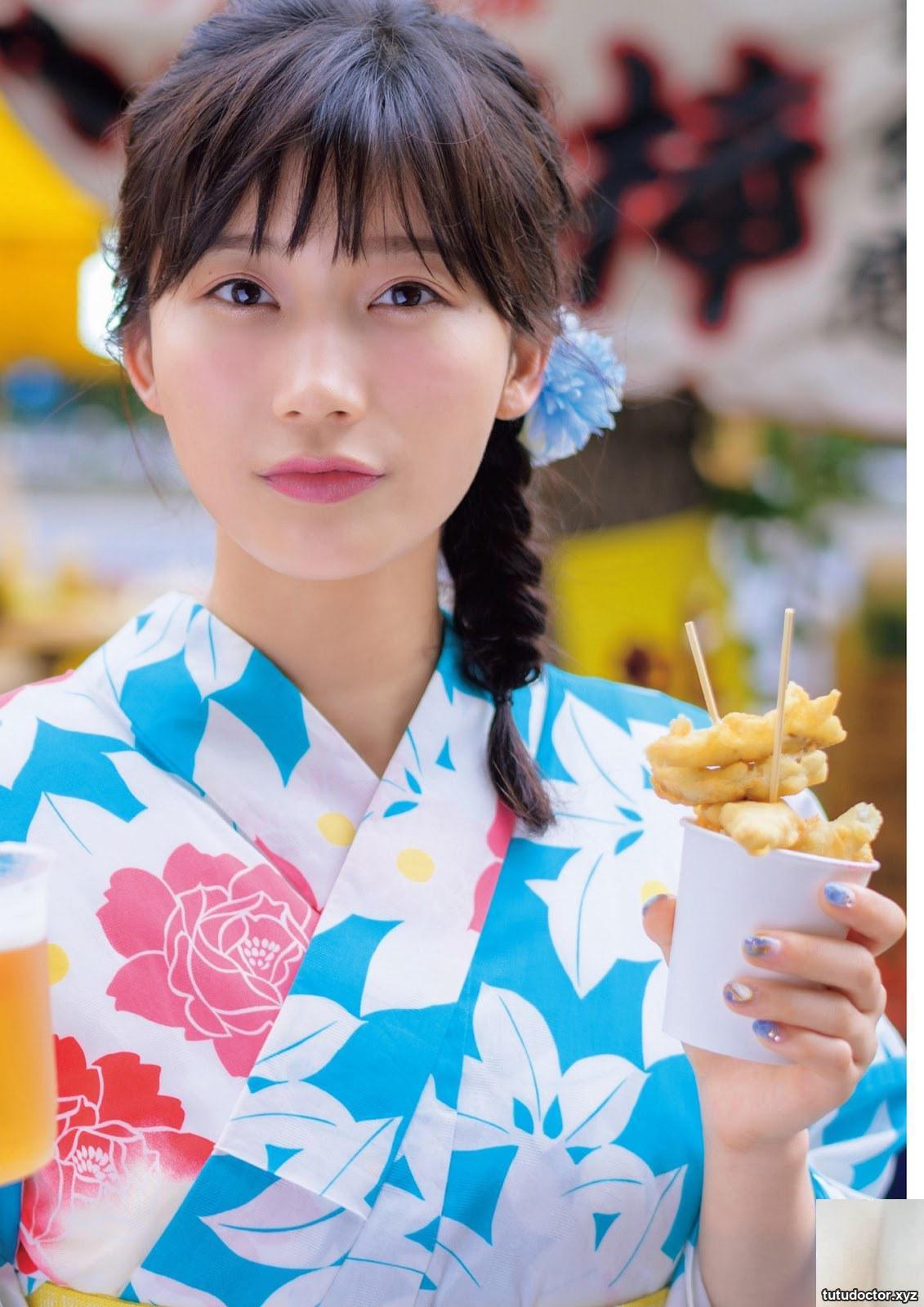 Beautiful girl in yukata · photo 8 of 11