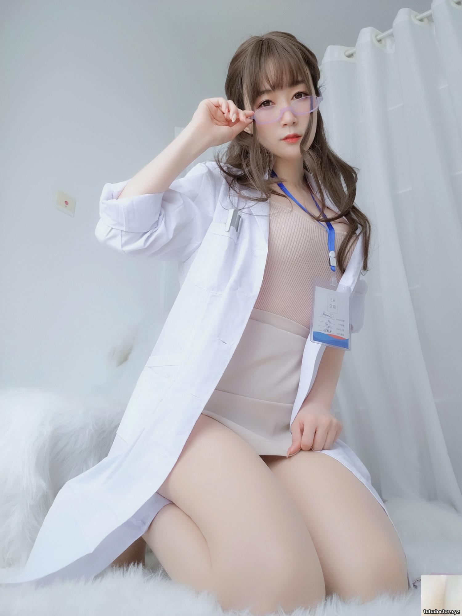 Silver 81 Doctor Girl with Glasses 2 I felt refreshed after · photo 66 of 86