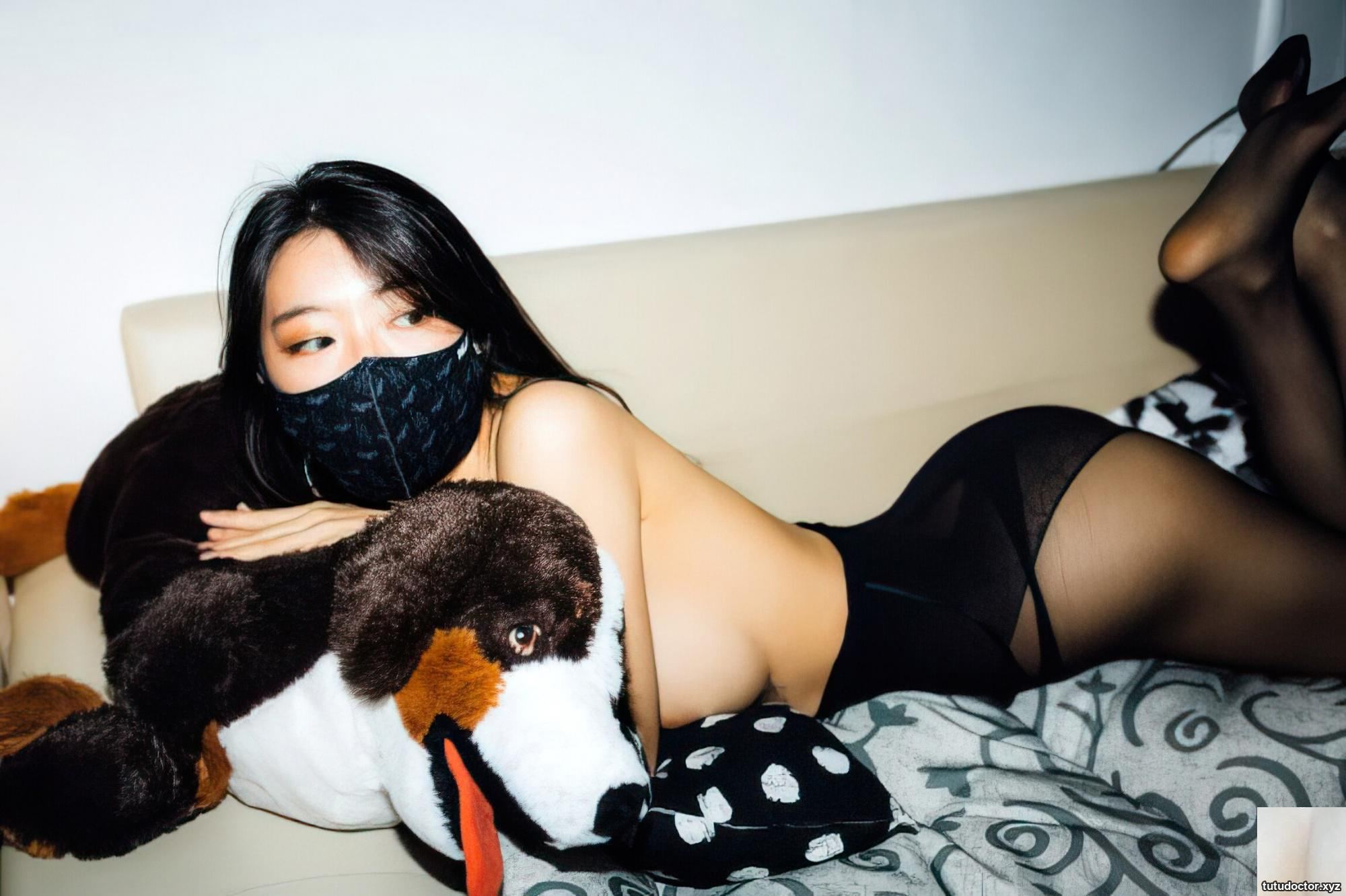 Mona – Black · photo 47 of 94