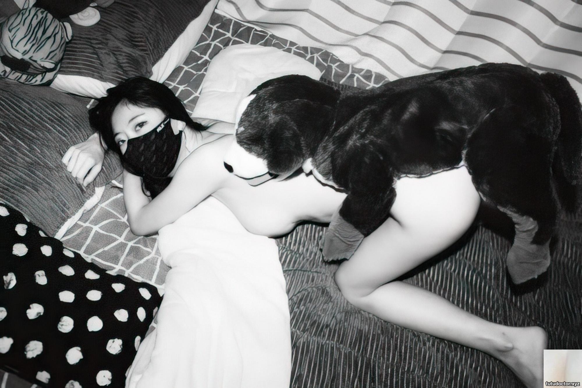 Mona – Black · photo 50 of 94