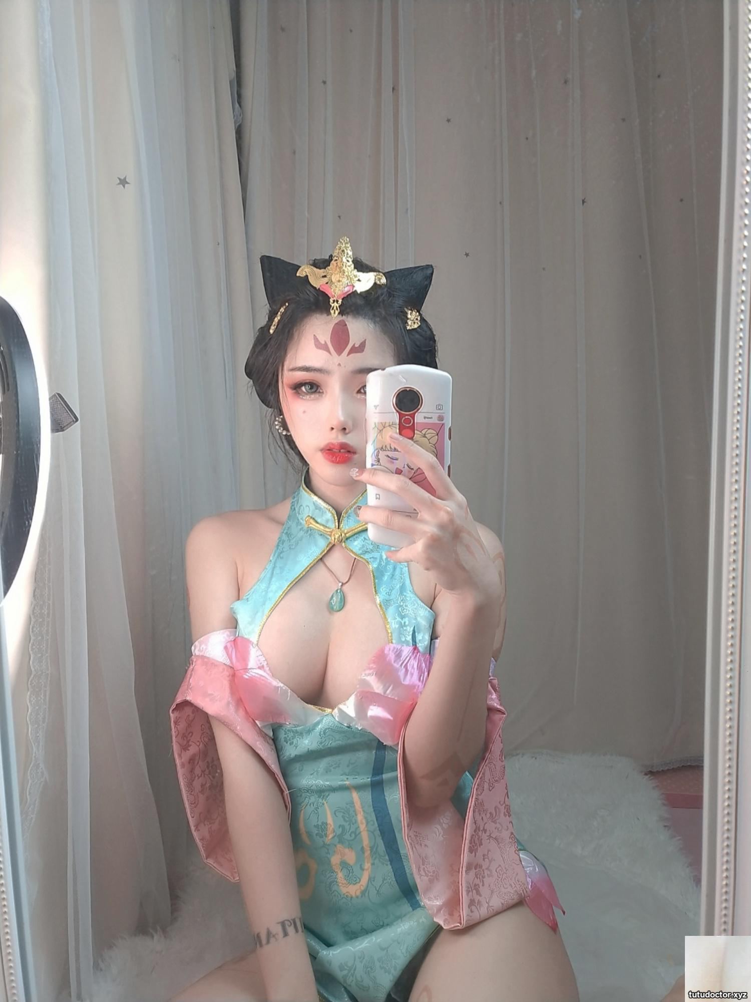 Yang Yuhuan-enlarged breasts and beautiful buttocks, fair and plump, sexy and attractive (22P)