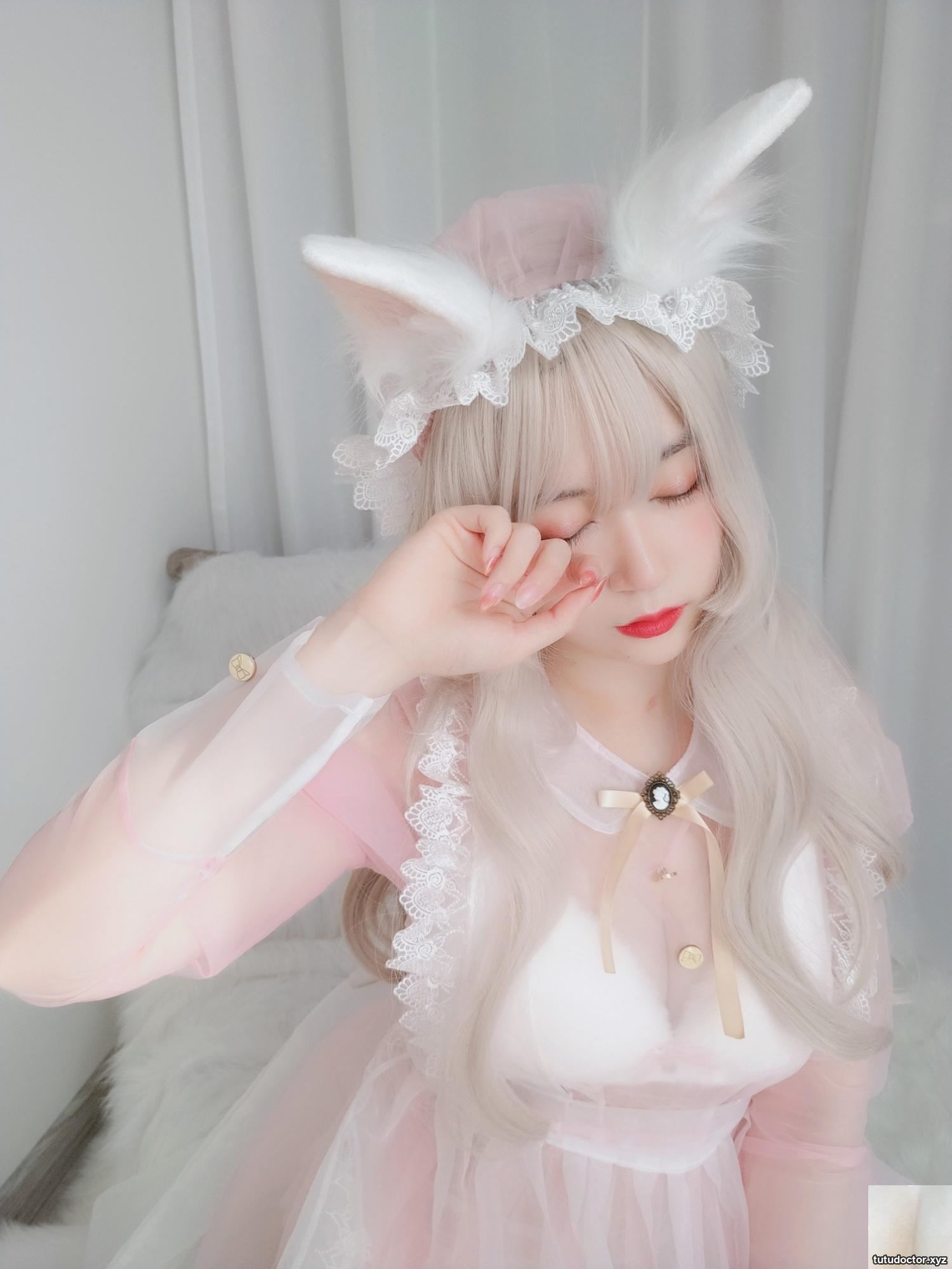 Silver 81 Maid Rabbit Girl The angle of the white garter · photo 10 of 85
