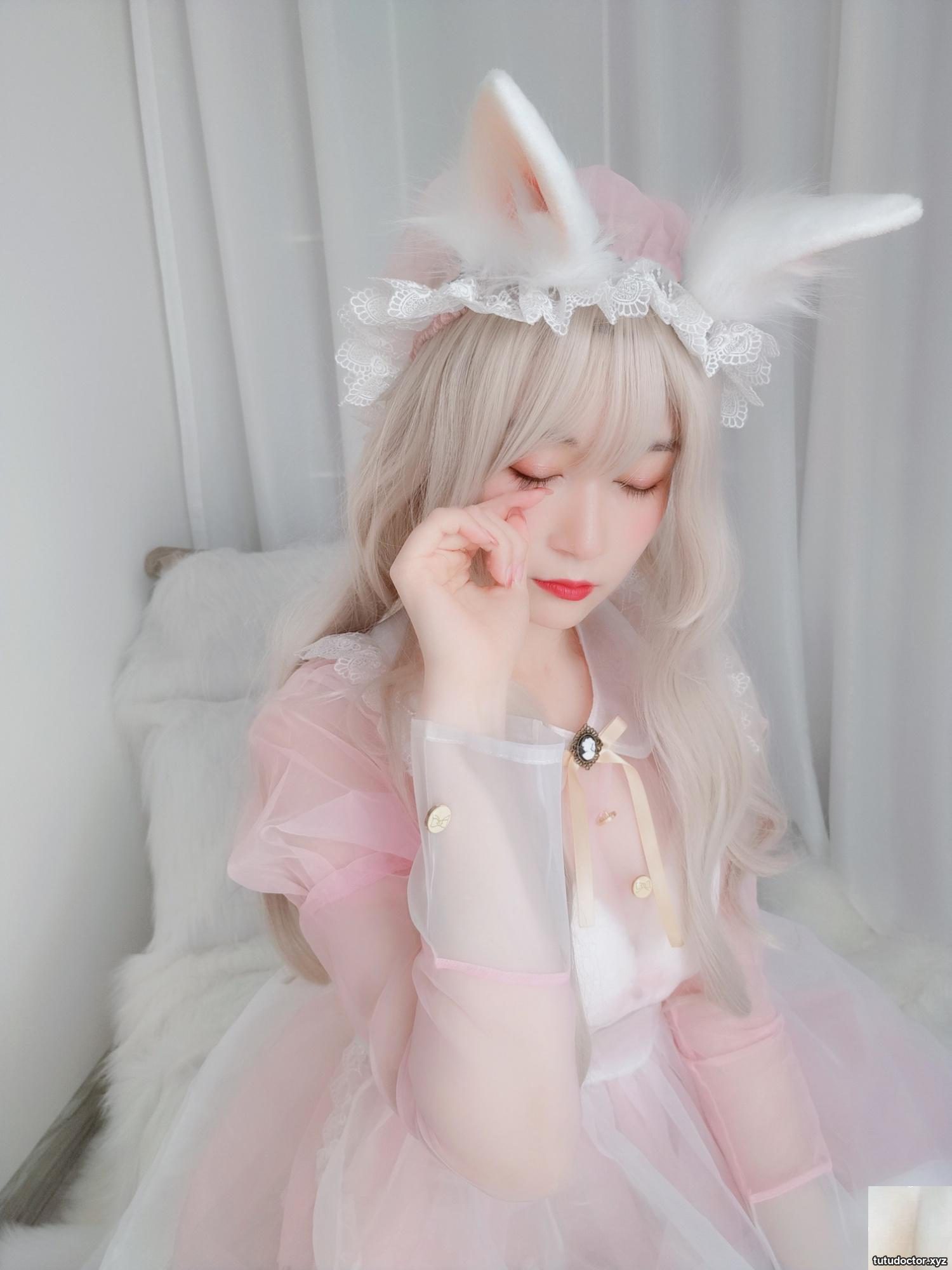 Silver 81 Maid Rabbit Girl The angle of the white garter · photo 11 of 85