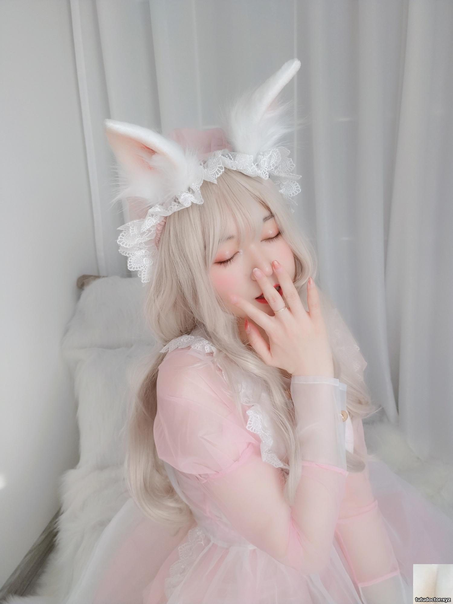Silver 81 Maid Rabbit Girl The angle of the white garter · photo 12 of 85