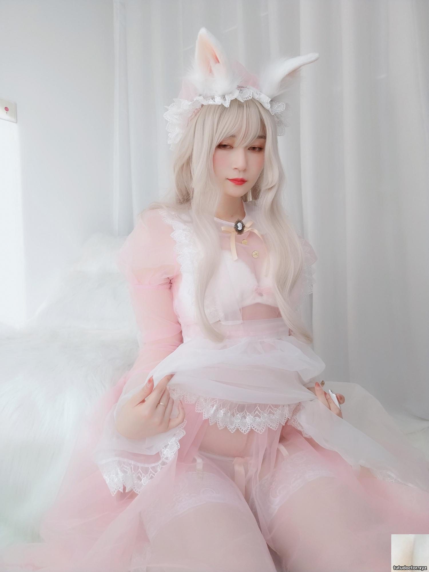 Silver 81 Maid Rabbit Girl The angle of the white garter · photo 15 of 85