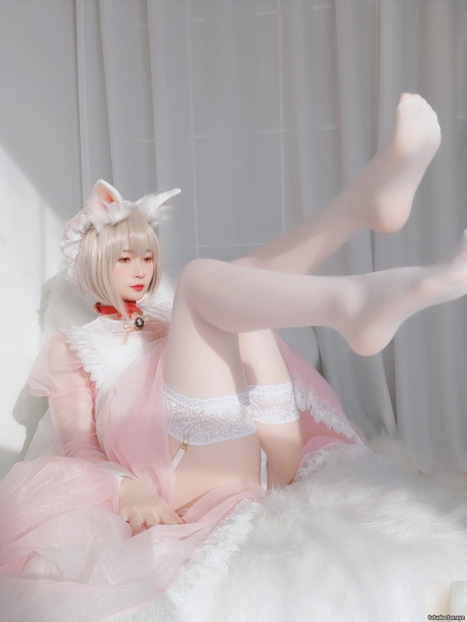 Silver 81 Maid Rabbit Girl The angle of the white garter · photo 28 of 85