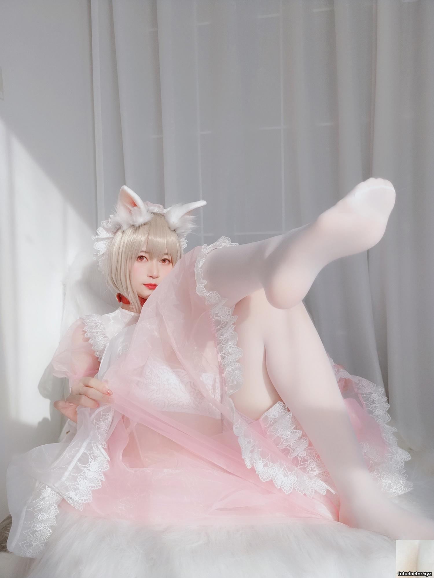 Silver 81 Maid Rabbit Girl The angle of the white garter · photo 33 of 85