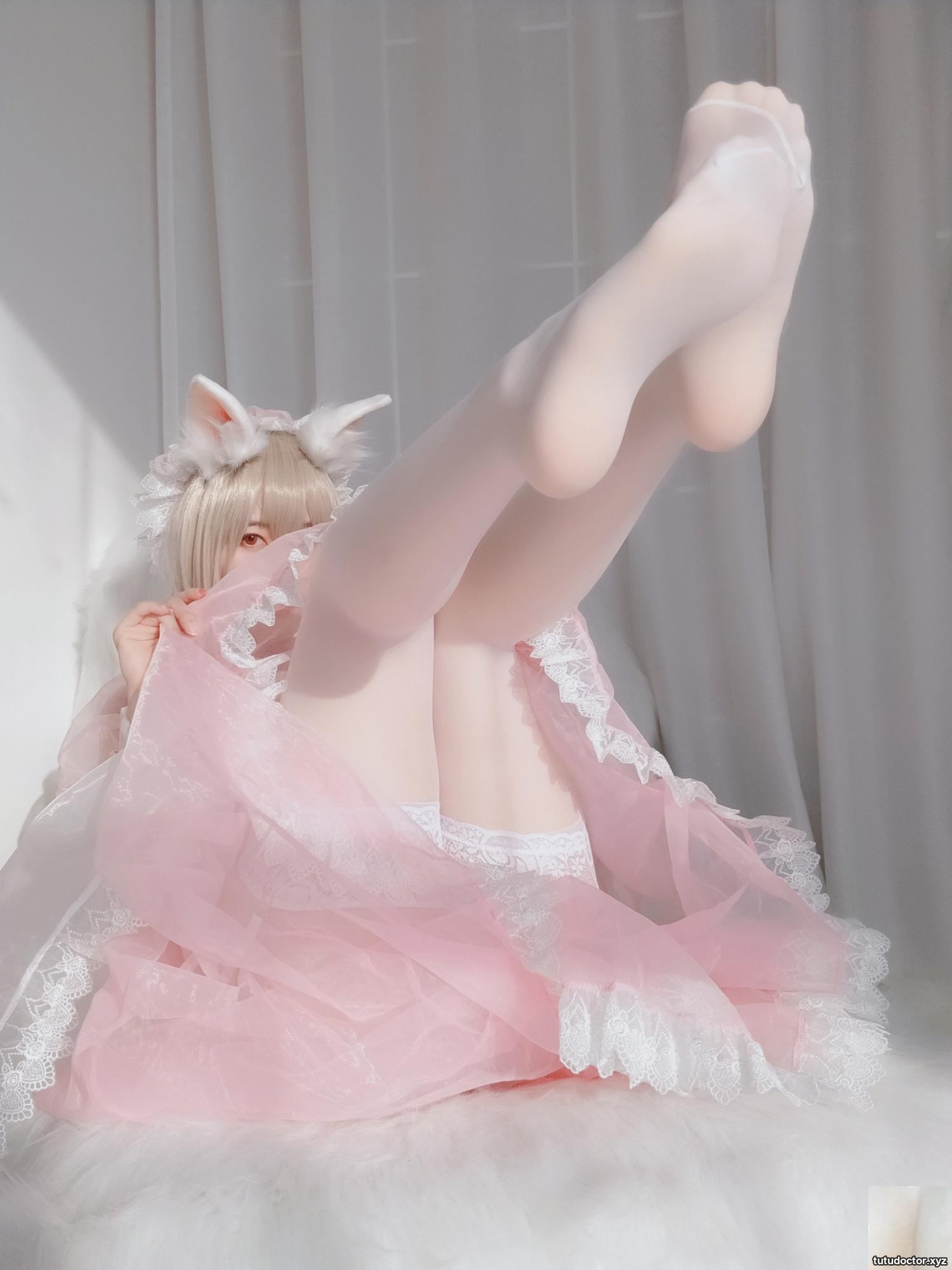 Silver 81 Maid Rabbit Girl The angle of the white garter · photo 34 of 85