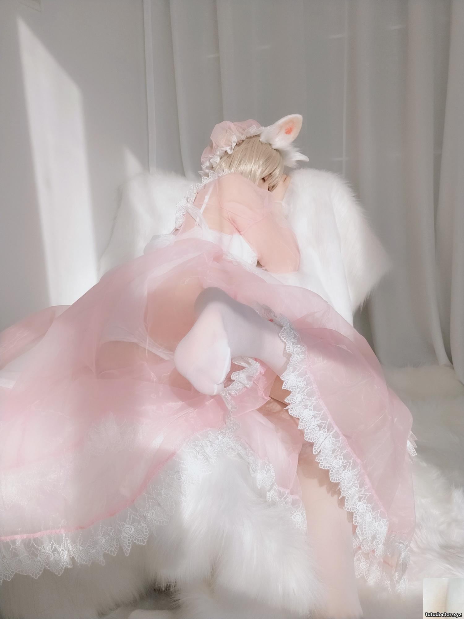 Silver 81 Maid Rabbit Girl The angle of the white garter · photo 71 of 85