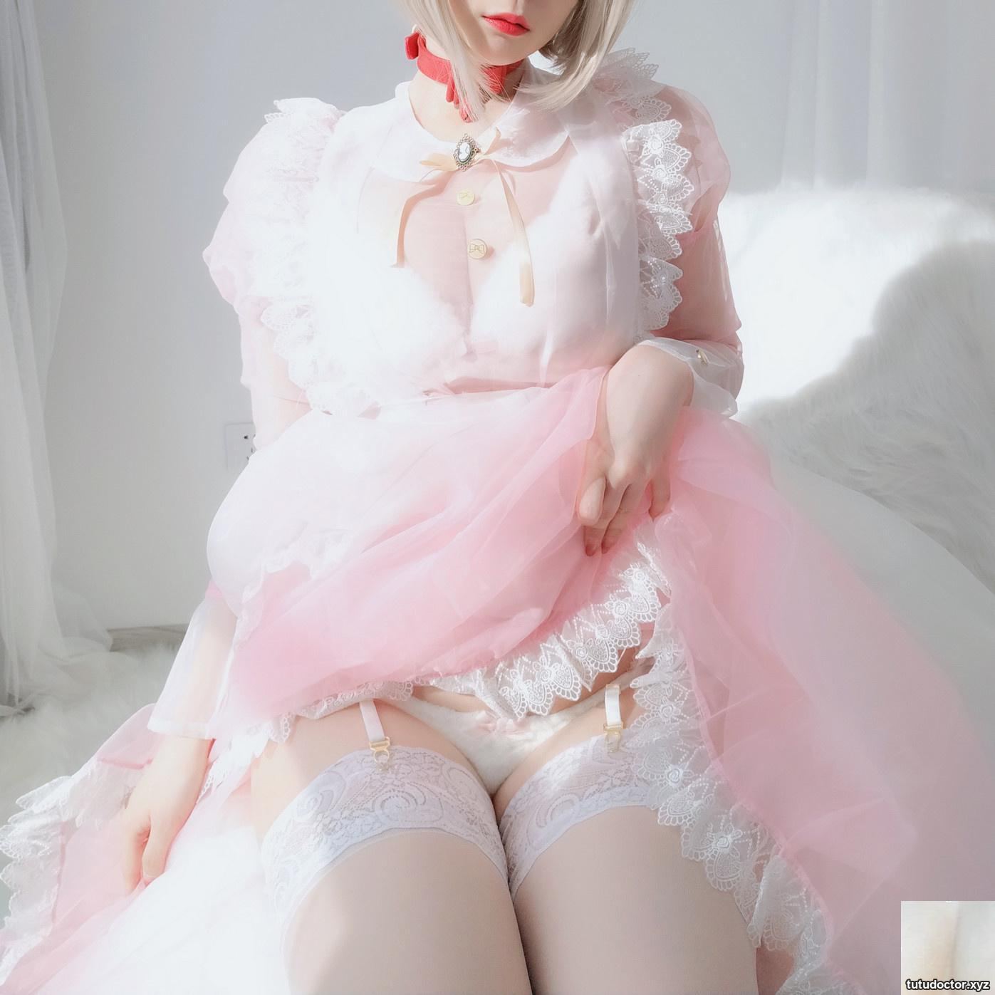 Silver 81 Maid Rabbit Girl The angle of the white garter · photo 77 of 85