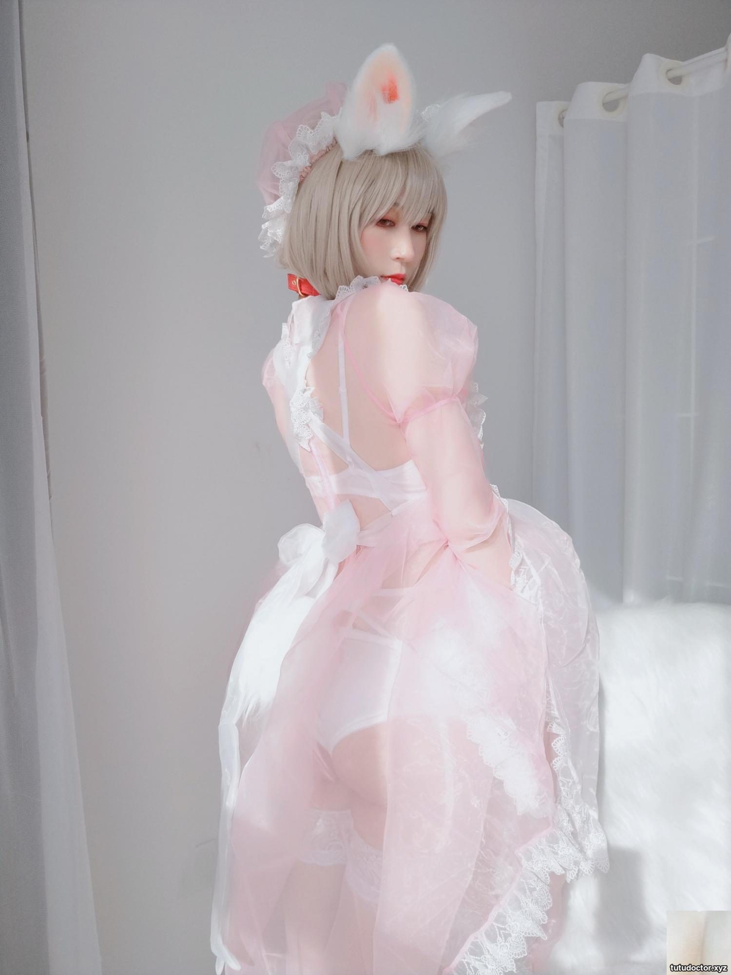 Silver 81 Maid Rabbit Girl The angle of the white garter · photo 82 of 85