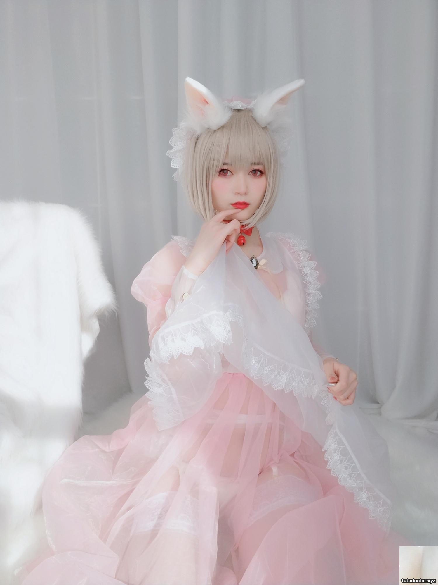 Silver 81 Maid Rabbit Girl The angle of the white garter · photo 83 of 85