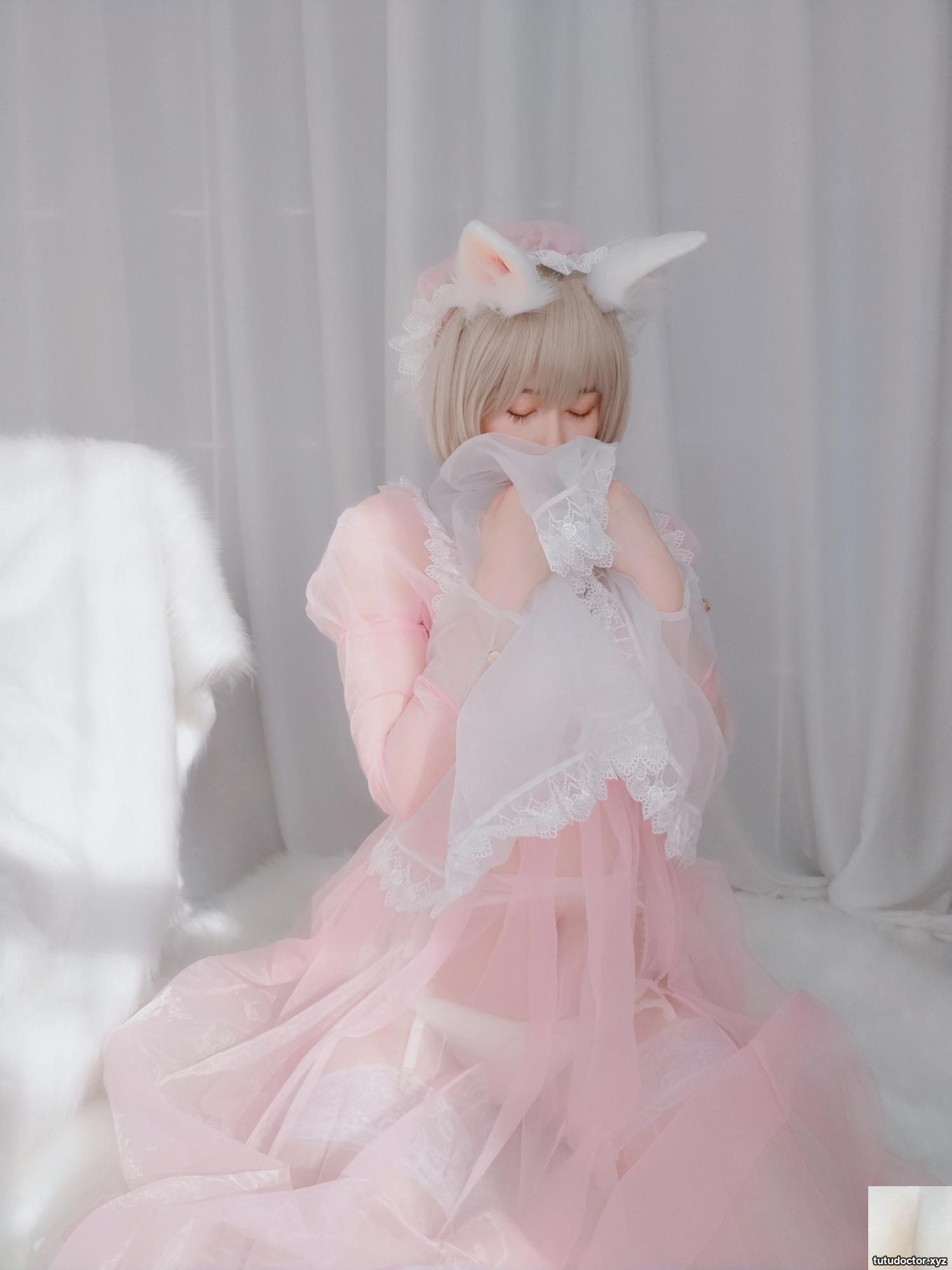 Silver 81 Maid Rabbit Girl The angle of the white garter · photo 84 of 85