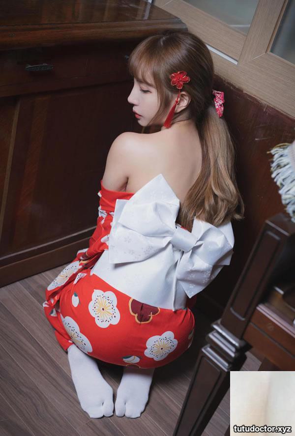 Internet Beauty Rua Red Kimono · photo 10 of 32