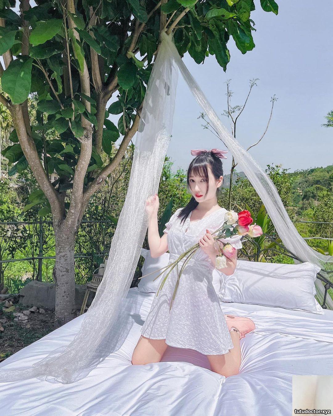 Pretty girl live broadcast host “Yvie Youyou” has a fair and tender figure and attractive curves that makes her drunk (10P)