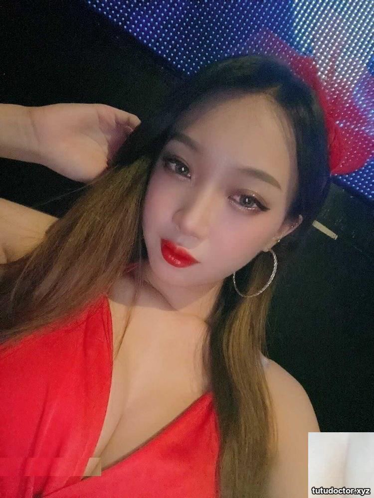 The beautiful goddess was reduced to a little bitch, completely · photo 2 of 19