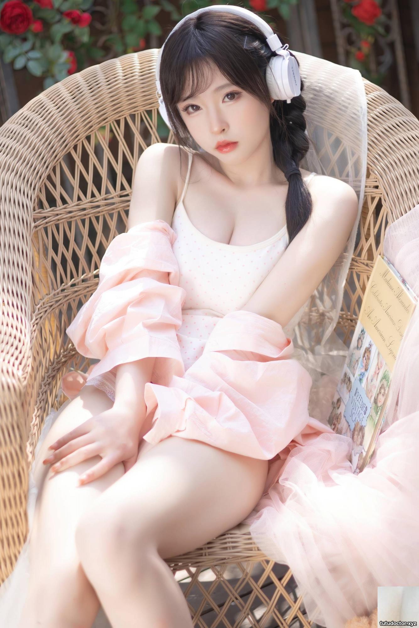 Welfare girl Shimizu Yunos Twist Girl VIP Exclusive · photo 32 of 70