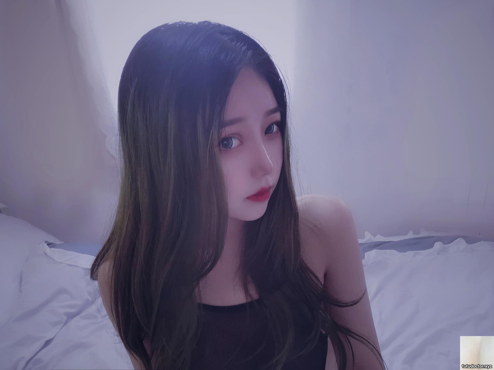 The sweet and cute girl Eloise shows her face softly, customized collection-Twilight Thorns (82P)