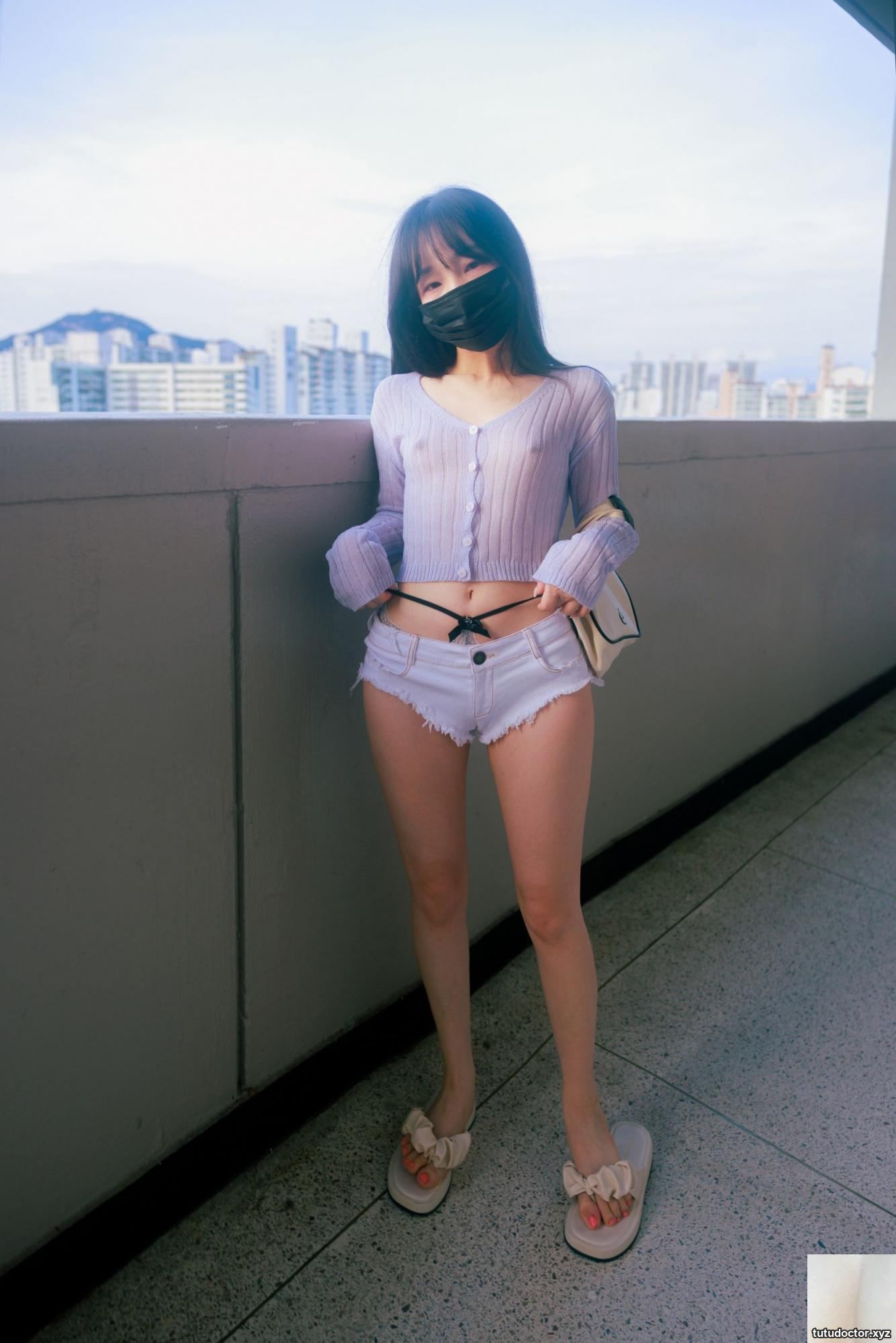 Flat-chested Pretty-01 · photo 6 of 34
