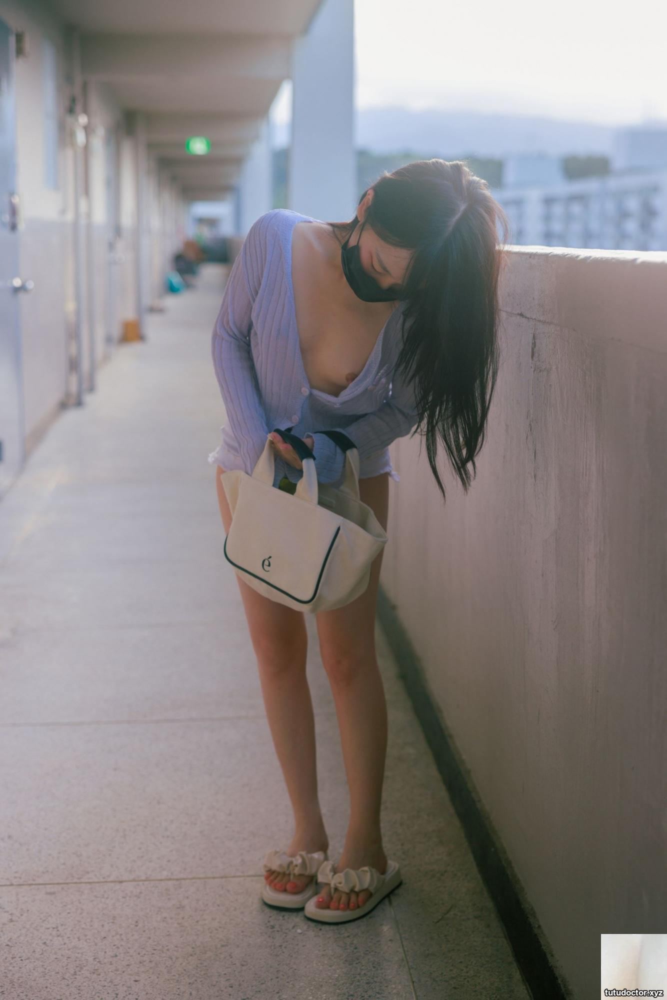 Flat-chested Pretty-01 · photo 9 of 34