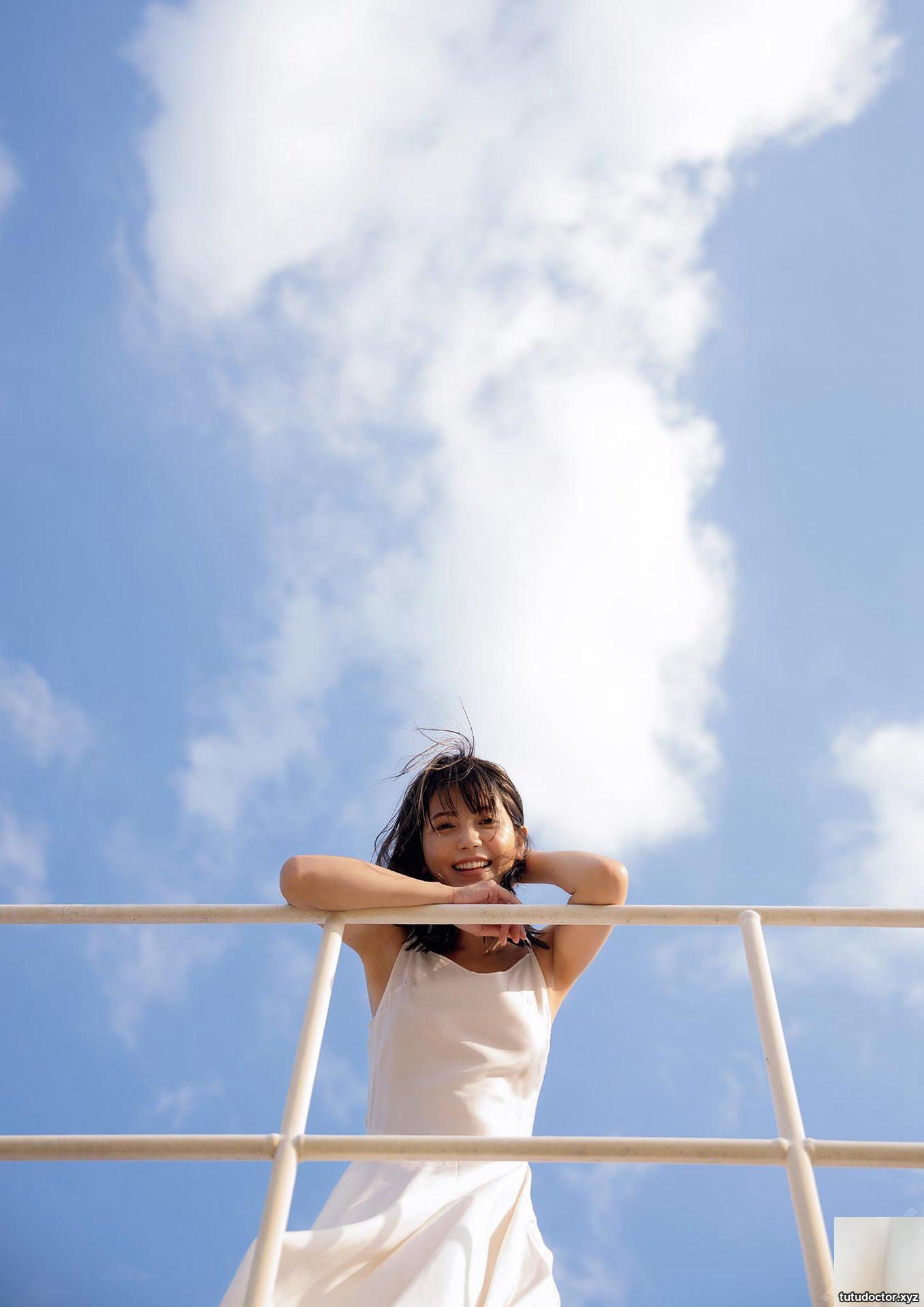 (Miki Minami) She has a fresh temperament and looks very interesting (41P)