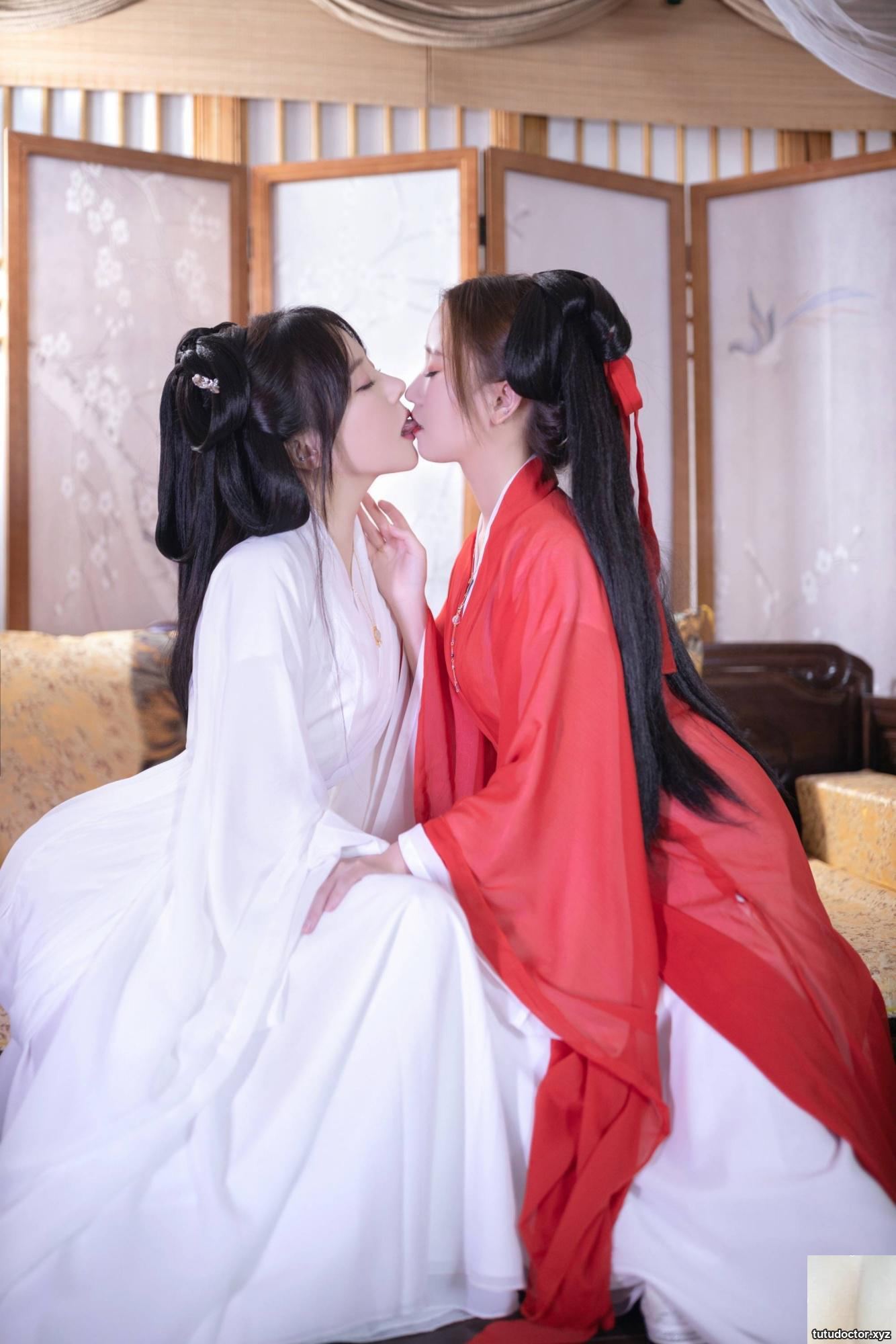 XiuRen Beauty Model Caviarfish Twin Flowers Little Belly · photo 15 of 154