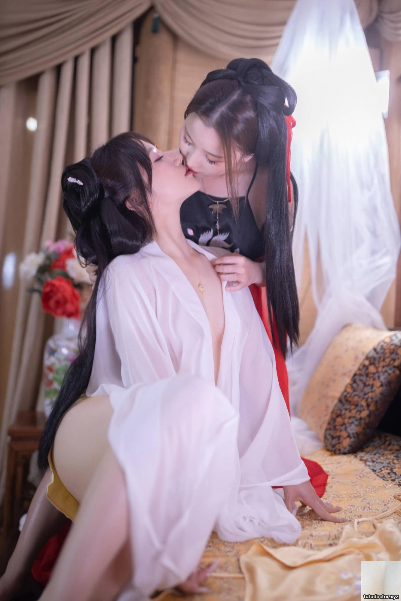 XiuRen Beauty Model Caviarfish Twin Flowers Little Belly · photo 93 of 154
