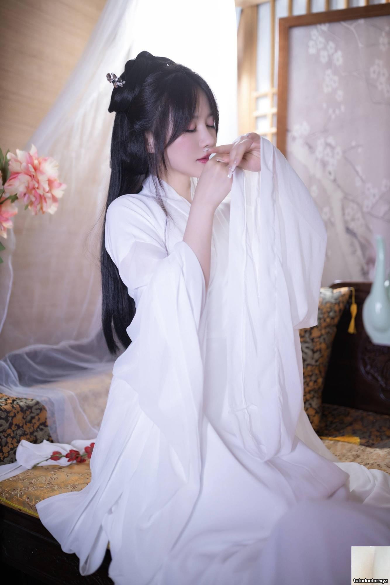 XiuRen Beauty Model Caviarfish Twin Flowers Little Belly · photo 145 of 154